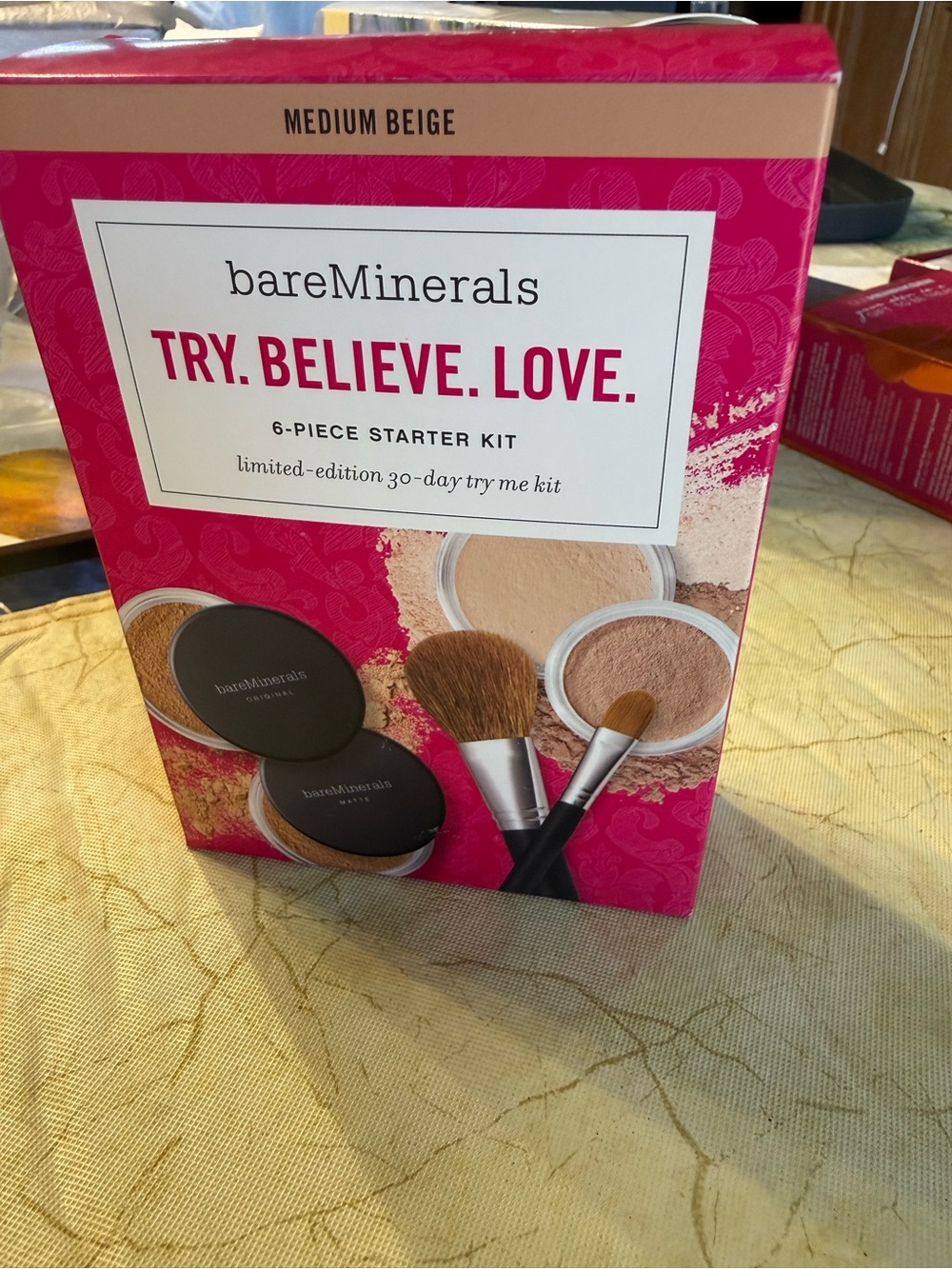 Bare minerals 6-Piece Starter set in powder form with 2 makeup brushes-Med Beige